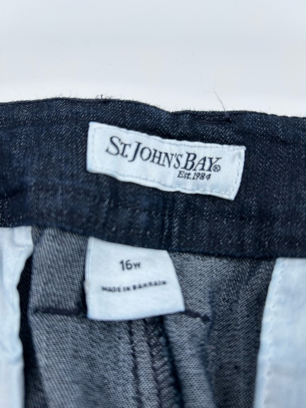 St. John's Bay Dark Indigo Capris 16W NWT - Picture 2 of 7